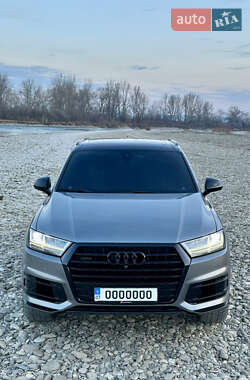 Внедорожник / Кроссовер Audi Q7 2016 в 