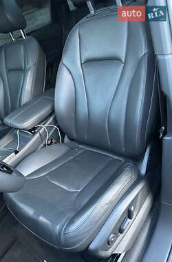Внедорожник / Кроссовер Audi Q7 2016 в 
