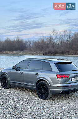 Внедорожник / Кроссовер Audi Q7 2016 в 