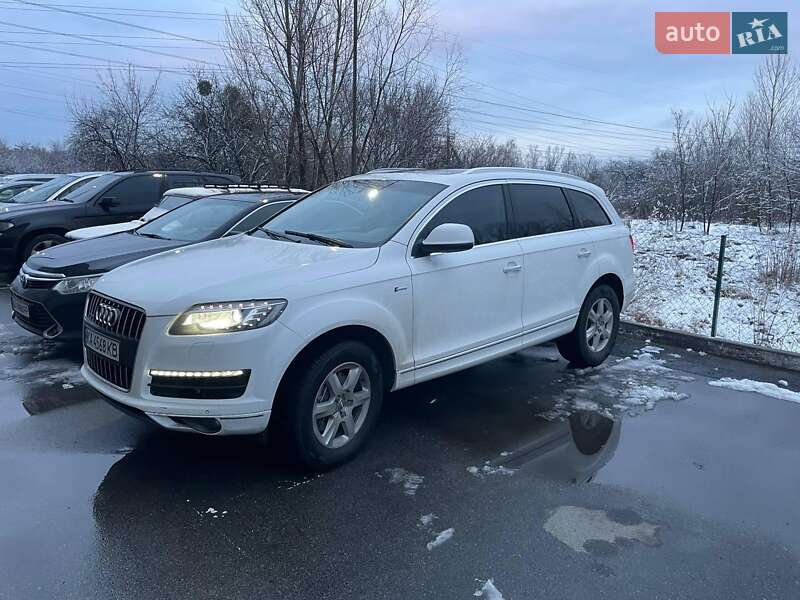 Внедорожник / Кроссовер Audi Q7 2015 в 