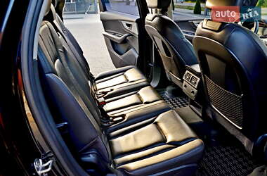Внедорожник / Кроссовер Audi Q7 2017 в 