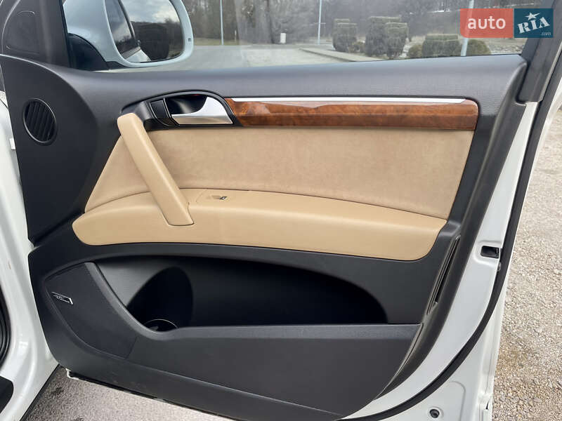 Позашляховик / Кросовер Audi Q7 2014 в Дніпрі