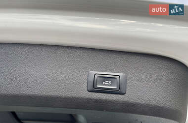 Позашляховик / Кросовер Audi Q7 2014 в 