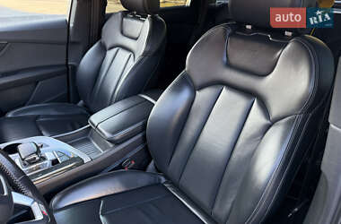 Внедорожник / Кроссовер Audi Q7 2015 в 