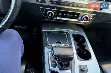 Внедорожник / Кроссовер Audi Q7 2015 в 