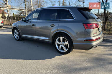 Внедорожник / Кроссовер Audi Q7 2015 в 