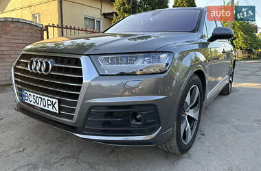 Внедорожник / Кроссовер Audi Q7 2015 в 