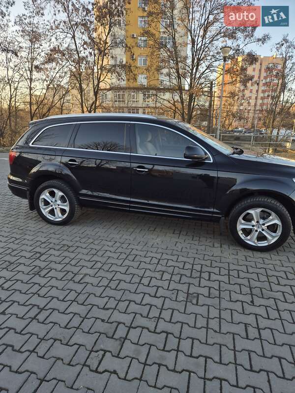 Внедорожник / Кроссовер Audi Q7 2013 в Черновцах