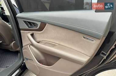 Внедорожник / Кроссовер Audi Q7 2016 в 