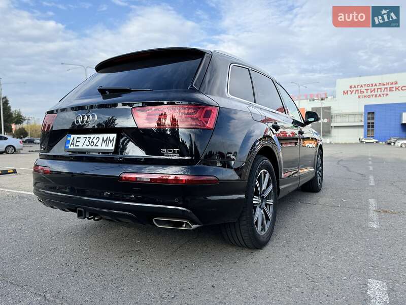Позашляховик / Кросовер Audi Q7 2017 в Дніпрі