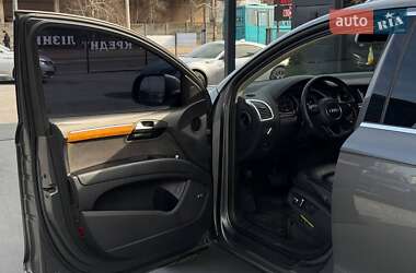 Позашляховик / Кросовер Audi Q7 2013 в 
