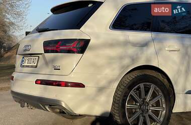 Внедорожник / Кроссовер Audi Q7 2017 в 