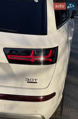 Внедорожник / Кроссовер Audi Q7 2017 в 