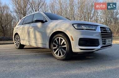 Внедорожник / Кроссовер Audi Q7 2017 в 
