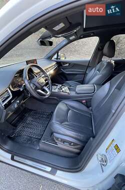 Внедорожник / Кроссовер Audi Q7 2017 в 