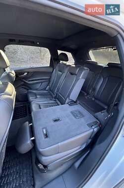 Внедорожник / Кроссовер Audi Q7 2017 в 