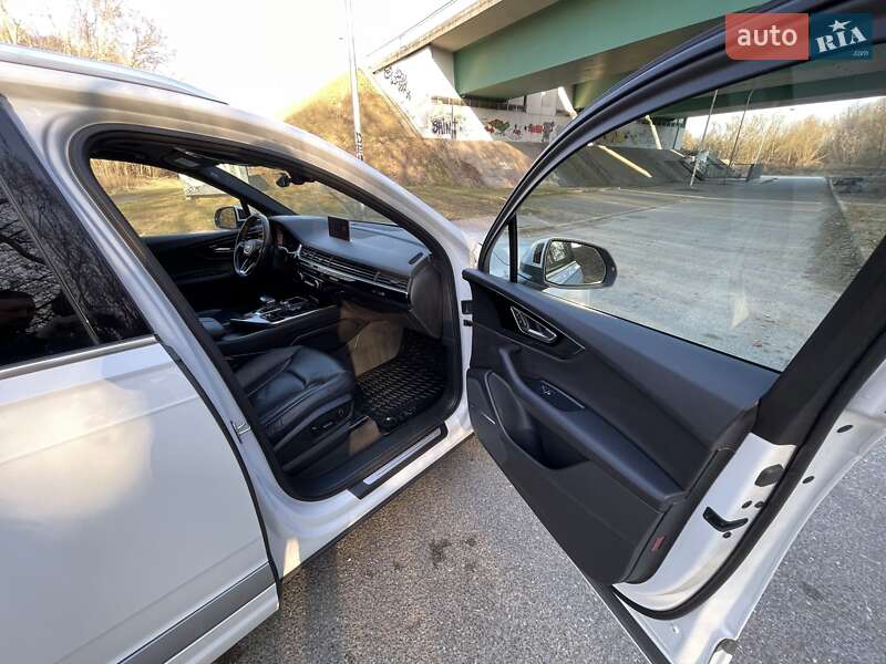 Внедорожник / Кроссовер Audi Q7 2017 в Хмельницком