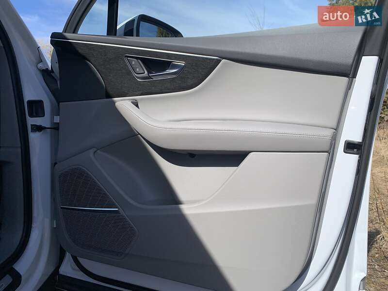 Позашляховик / Кросовер Audi Q7 2022 в Дрогобичі
