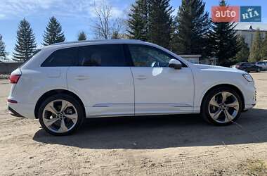 Внедорожник / Кроссовер Audi Q7 2022 в 