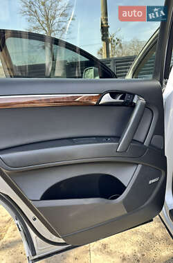 Внедорожник / Кроссовер Audi Q7 2011 в 