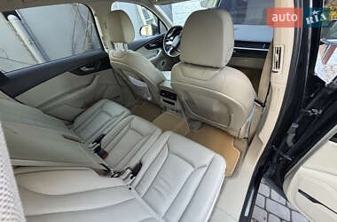 Позашляховик / Кросовер Audi Q7 2018 в 