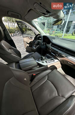Внедорожник / Кроссовер Audi Q7 2016 в 