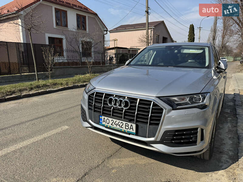 Внедорожник / Кроссовер Audi Q7 2020 в 