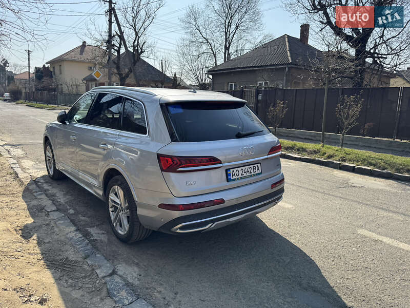Внедорожник / Кроссовер Audi Q7 2020 в Ужгороде