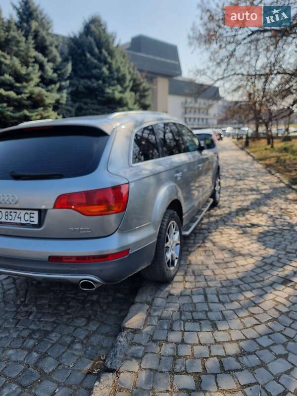 Позашляховик / Кросовер Audi Q7 2006 в Ужгороді