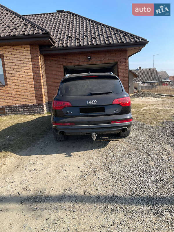 Позашляховик / Кросовер Audi Q7 2012 в Вараші