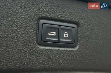 Внедорожник / Кроссовер Audi Q7 2016 в 