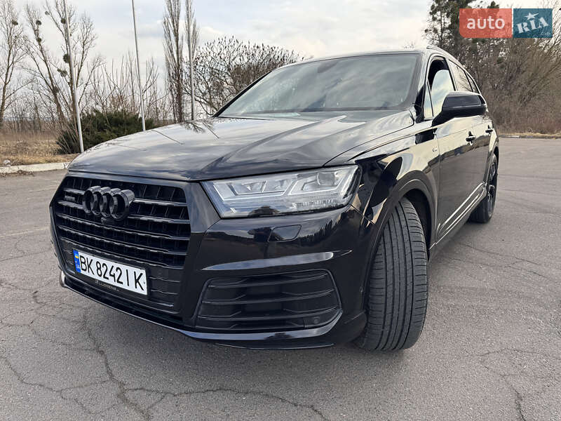 Внедорожник / Кроссовер Audi Q7 2015 в Дубно
