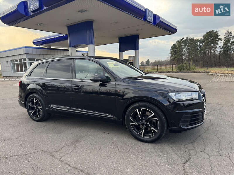 Внедорожник / Кроссовер Audi Q7 2015 в Дубно