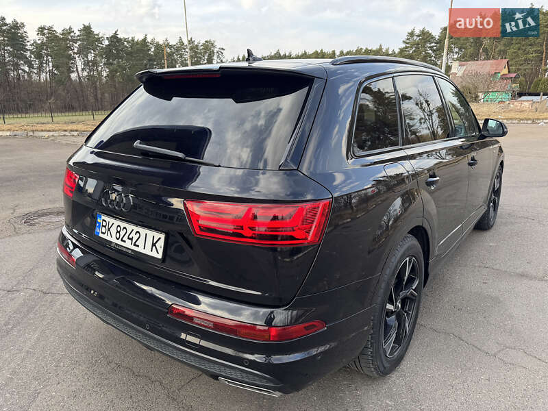 Внедорожник / Кроссовер Audi Q7 2015 в Дубно
