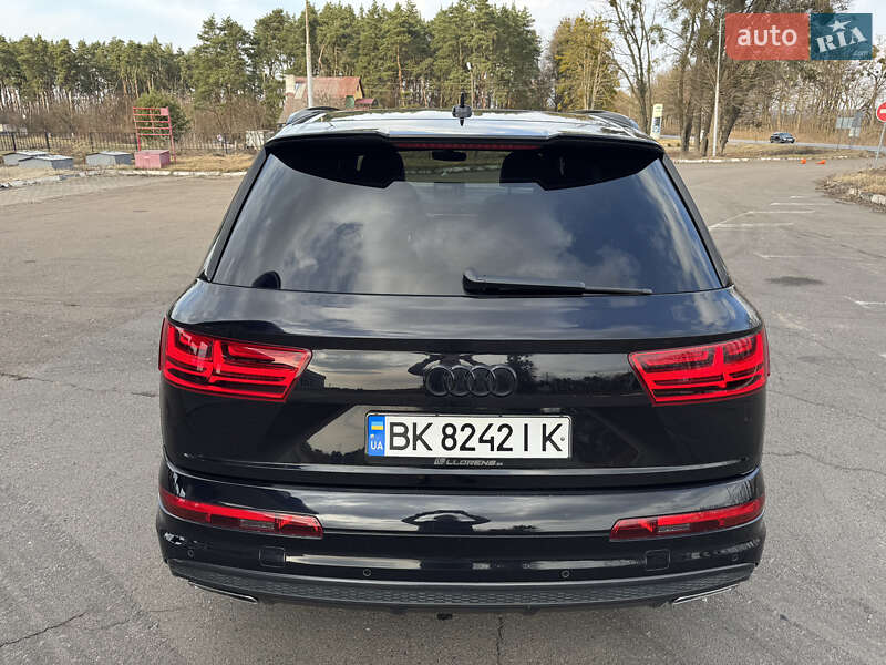 Внедорожник / Кроссовер Audi Q7 2015 в Дубно
