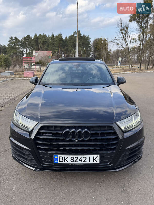 Внедорожник / Кроссовер Audi Q7 2015 в Дубно