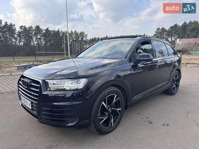 Внедорожник / Кроссовер Audi Q7 2015 в Дубно