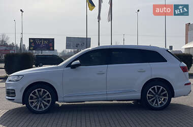Позашляховик / Кросовер Audi Q7 2018 в 
