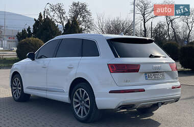 Позашляховик / Кросовер Audi Q7 2018 в 