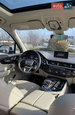 Позашляховик / Кросовер Audi Q7 2018 в 