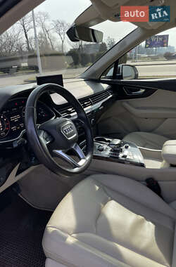 Позашляховик / Кросовер Audi Q7 2018 в 