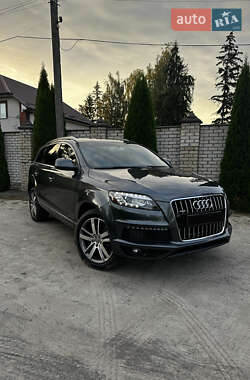 Позашляховик / Кросовер Audi Q7 2015 в 