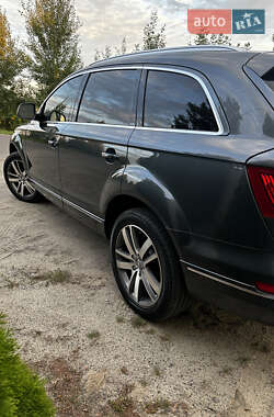 Позашляховик / Кросовер Audi Q7 2015 в 