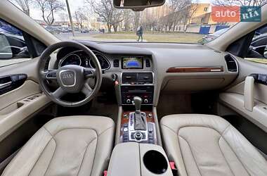 Внедорожник / Кроссовер Audi Q7 2011 в 