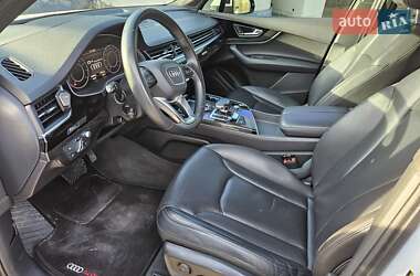 Внедорожник / Кроссовер Audi Q7 2018 в 