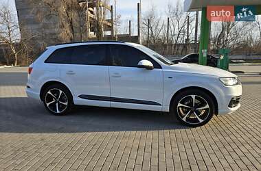 Внедорожник / Кроссовер Audi Q7 2018 в 