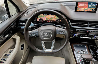 Позашляховик / Кросовер Audi Q7 2018 в 