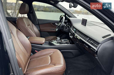 Внедорожник / Кроссовер Audi Q7 2016 в 