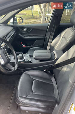 Позашляховик / Кросовер Audi Q7 2017 в 