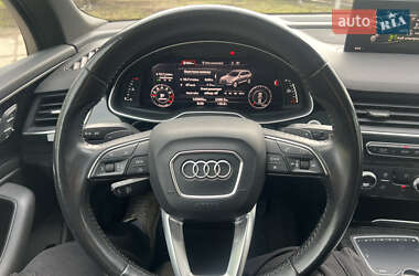 Позашляховик / Кросовер Audi Q7 2017 в 